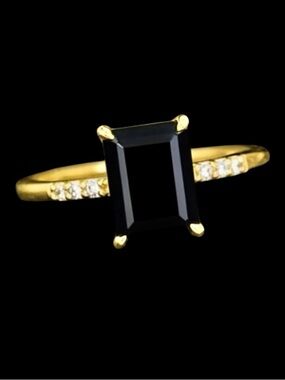 FAUX BLACK ONYX RING IN GOLD ACCENTED WITH CUBIC ZIRCONIA STONES ON EACH SIDE